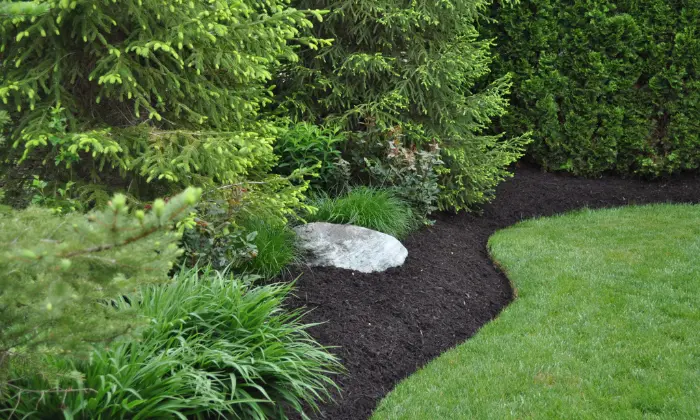 what is hardwood mulch good for